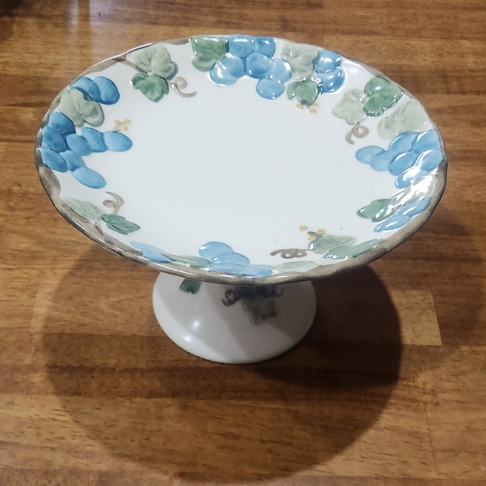 Metlox Poppytail Sculptured Grape Ceramic Cake Stand